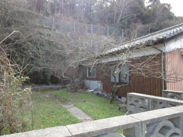 1960s wood house with storehouses in Oita