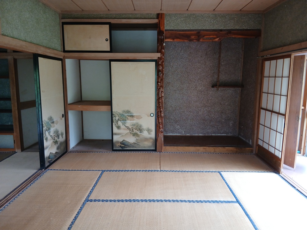 1960s wood house, 11-min walk to station, Iwate
