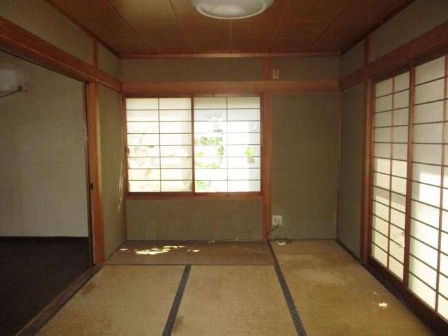 1980s concrete house, 20-min walk to station, Okayama