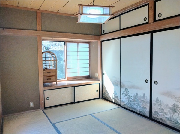 1980s wood house on a large plot in Yamanashi