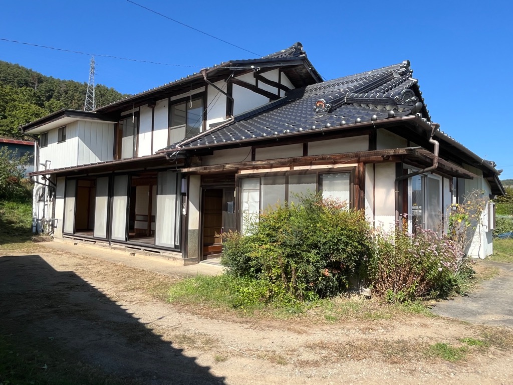 1950s wood house on a large plot in Nagano