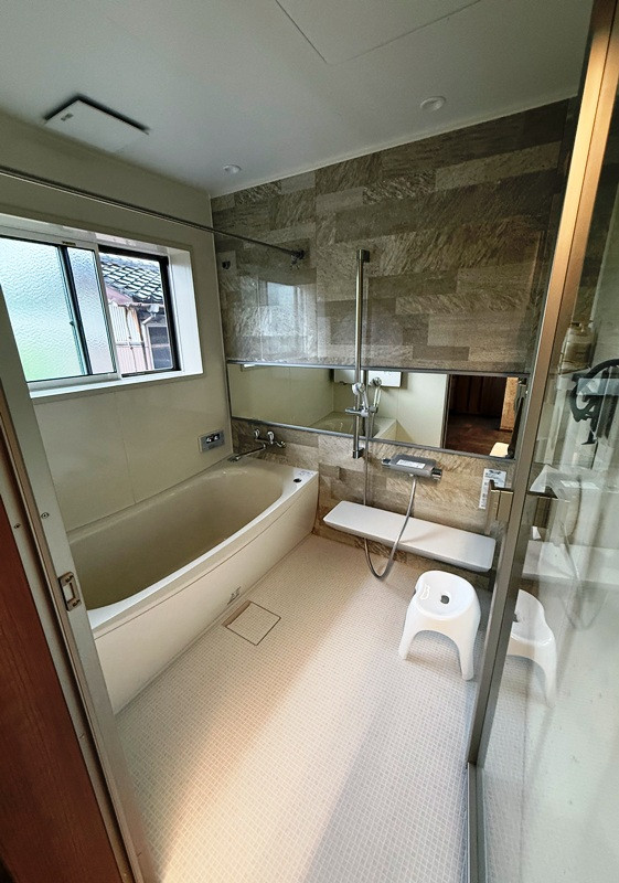 1960s wood house, 17-min walk to station, Toyama