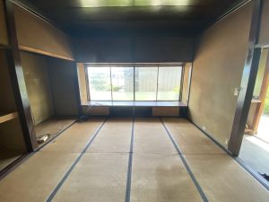 1970s wood house on a large plot in Toyama