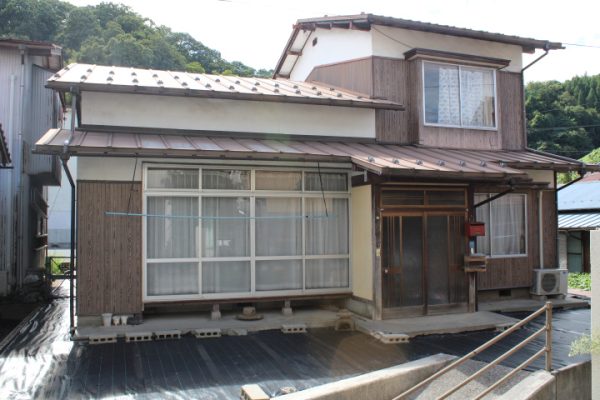 1970s wood house, 17-min walk to station, Shimane