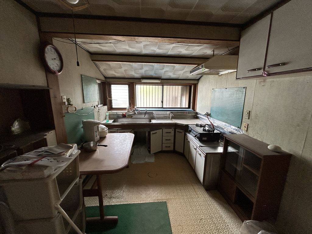 1940s wood house on a large plot in Mie