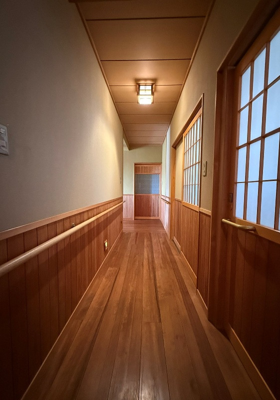 Farmland, office, and storage with spacious traditional home, for creative pursuits