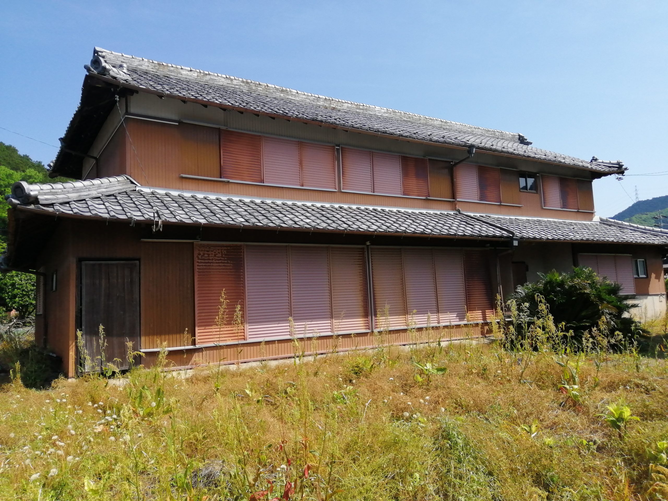 1940s wood house with storehouses in Gifu