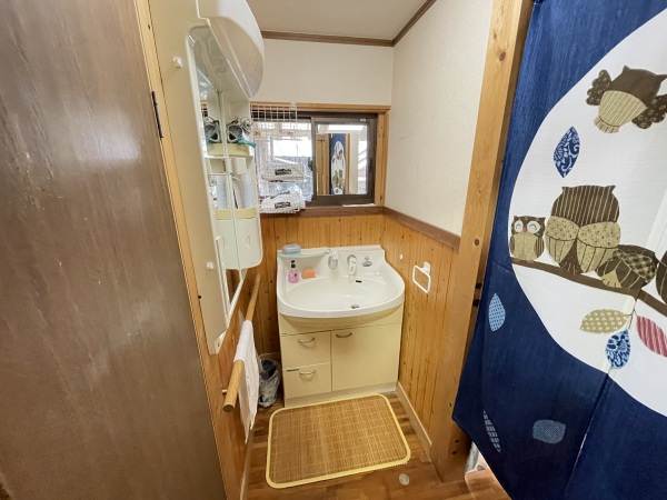 1930s wood house on a large plot in Tottori