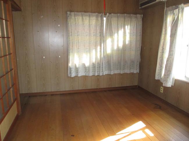 1960s wood house, 15-min walk to station, Okayama