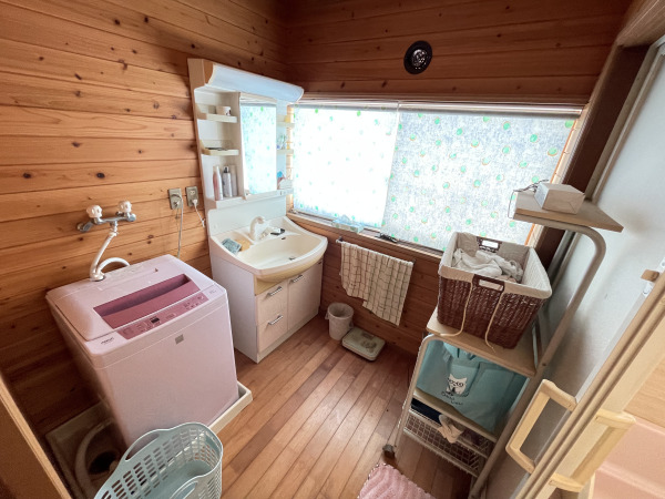 1980s wood house on a large plot in Tottori