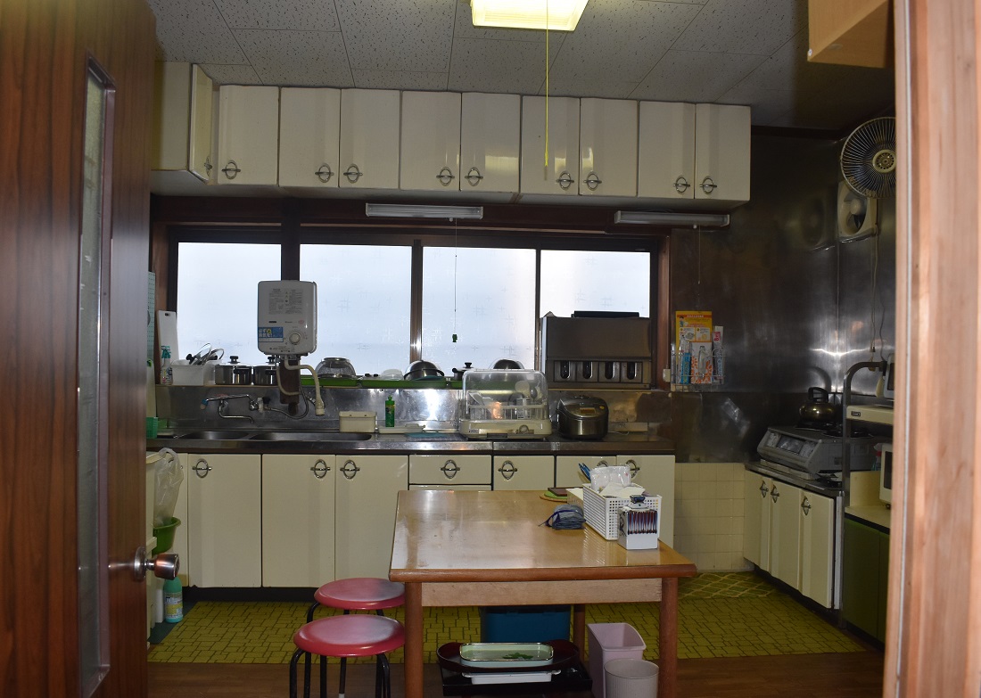 1970s wood house, 10-min walk to station, Tottori