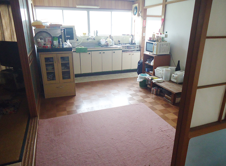 1980s wood house on a large plot in Shimane