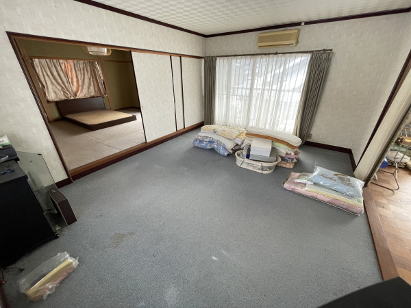 1980s wood house on a large plot in Tottori