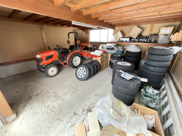 1980s wood house on a large plot in Tottori