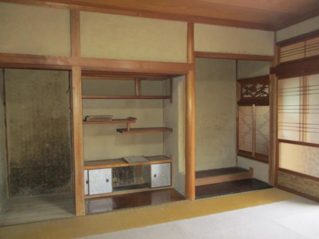 1960s wood house on a large plot in Okayama