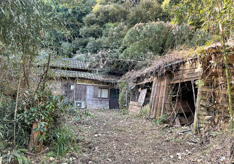 Wood house with outbuildings in Kokubu, Kirishima