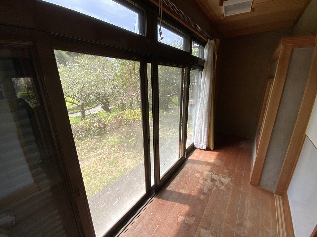 1980s wood house on a large plot in Yamaguchi