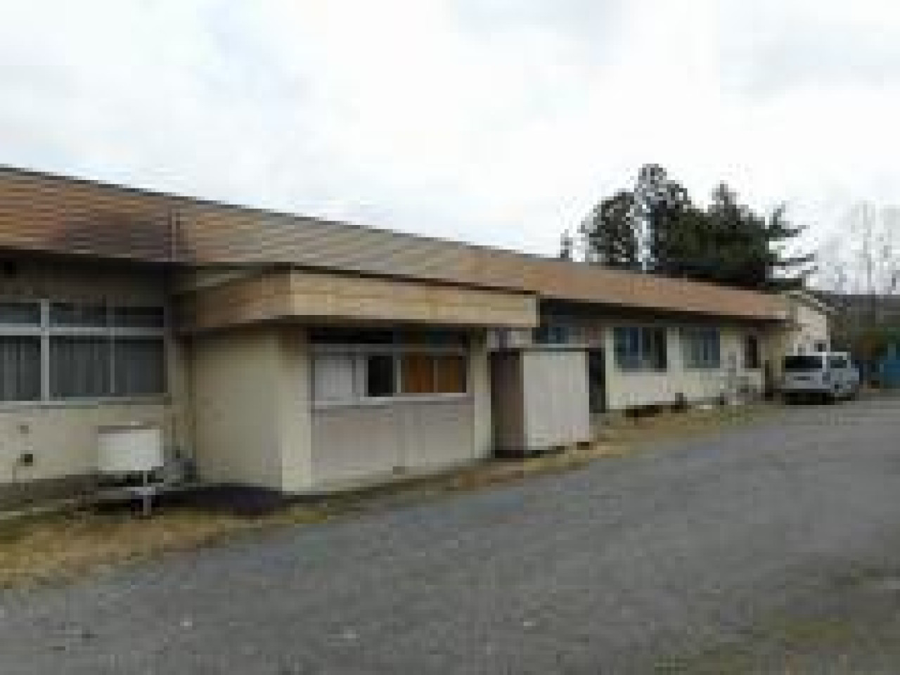 Concrete house on a large plot in Tochigi