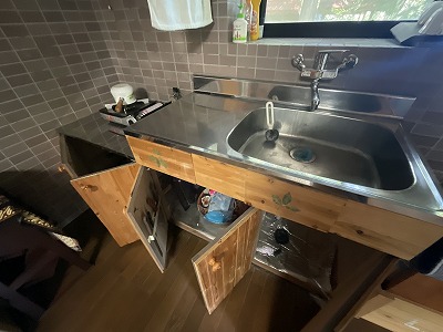 Pellet stove-equipped log house style property!