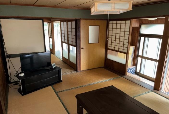 1950s wood house in Takaono, Izumi, farmland, approval needed
