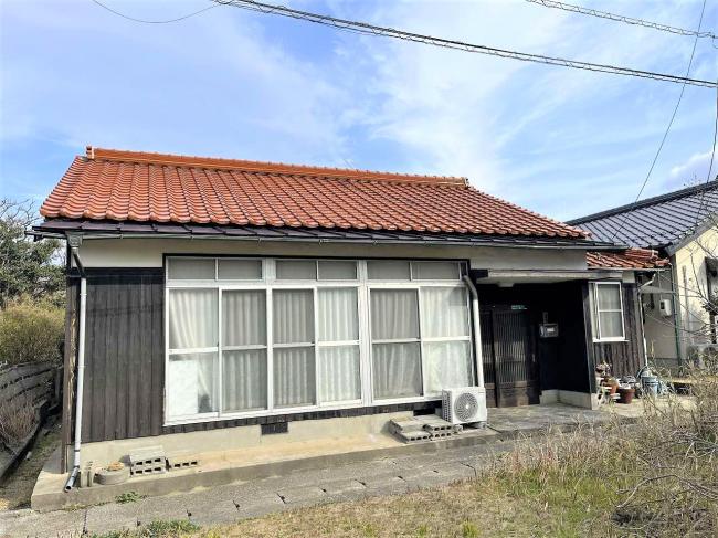 1970s wood house, 16-min walk to station, Shimane