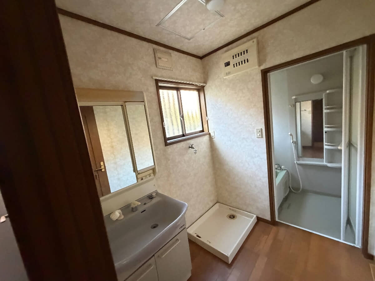 1990s wood house, 20-min walk to station, Hiroshima