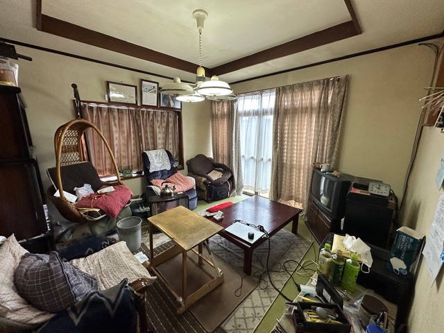 1980s wood house on a large plot in Yamanashi