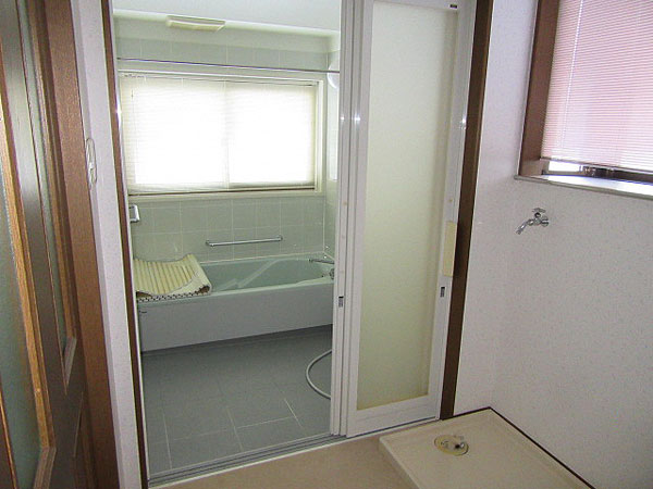1990s wood house on a large plot in Iwate