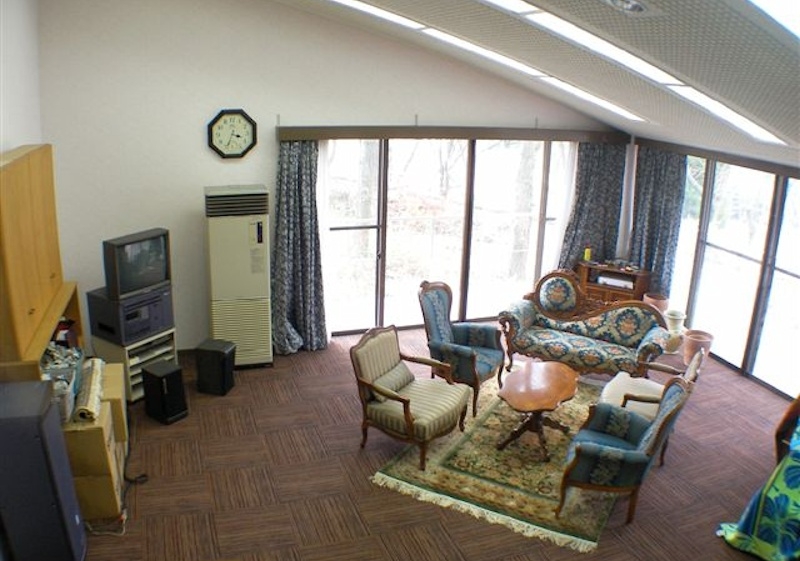 1980s steel-frame house on a large plot in Otohime, Aso