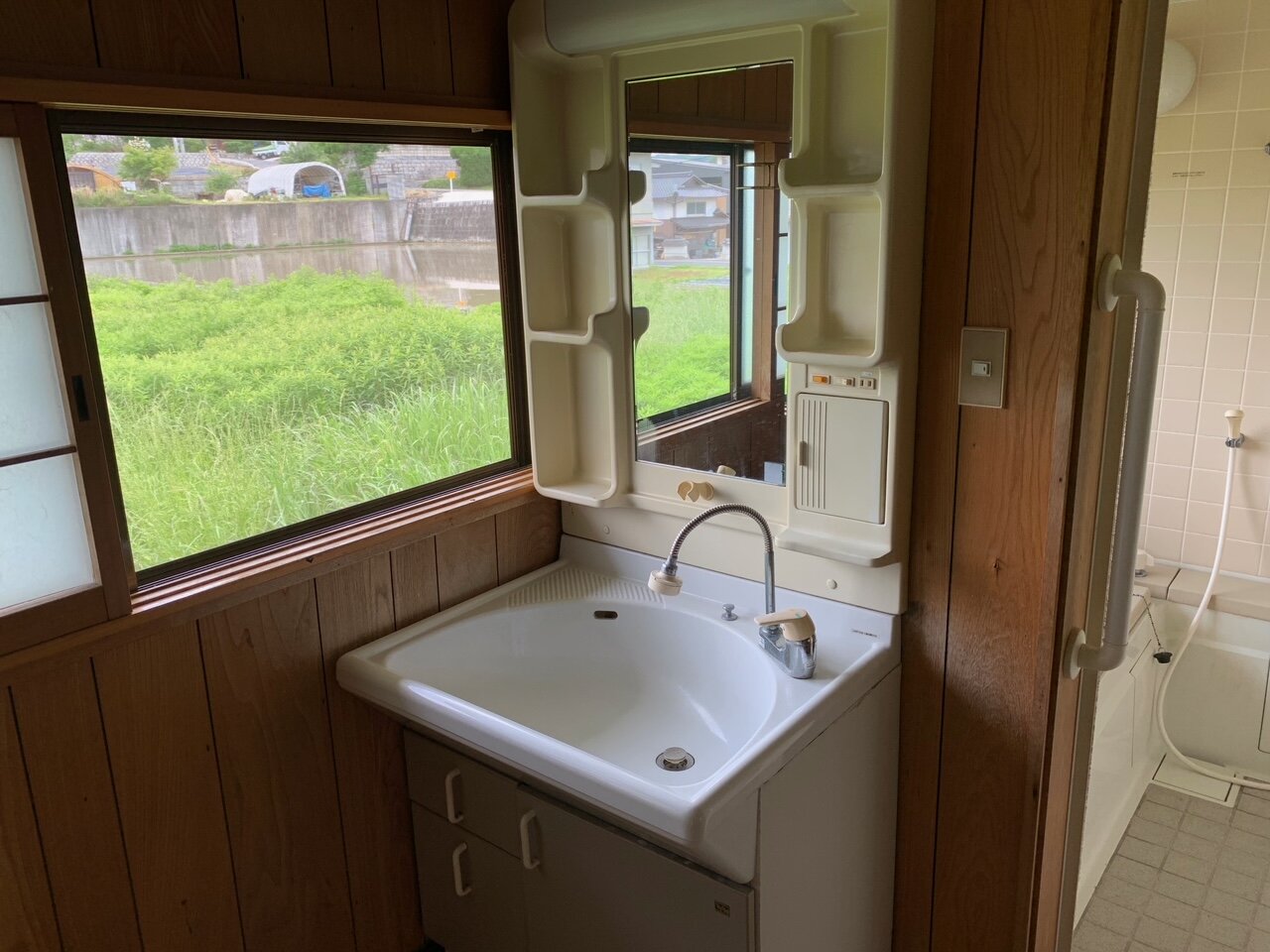Wood house on a large plot in Okayama