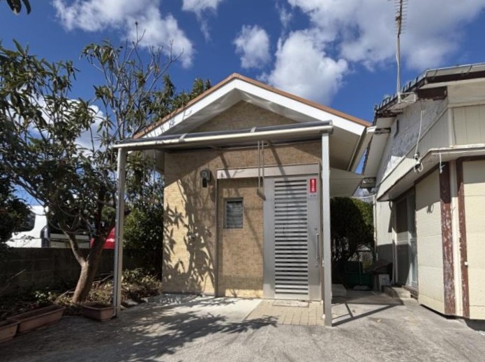 1970s wood house, 13-min walk to station, Miyazaki