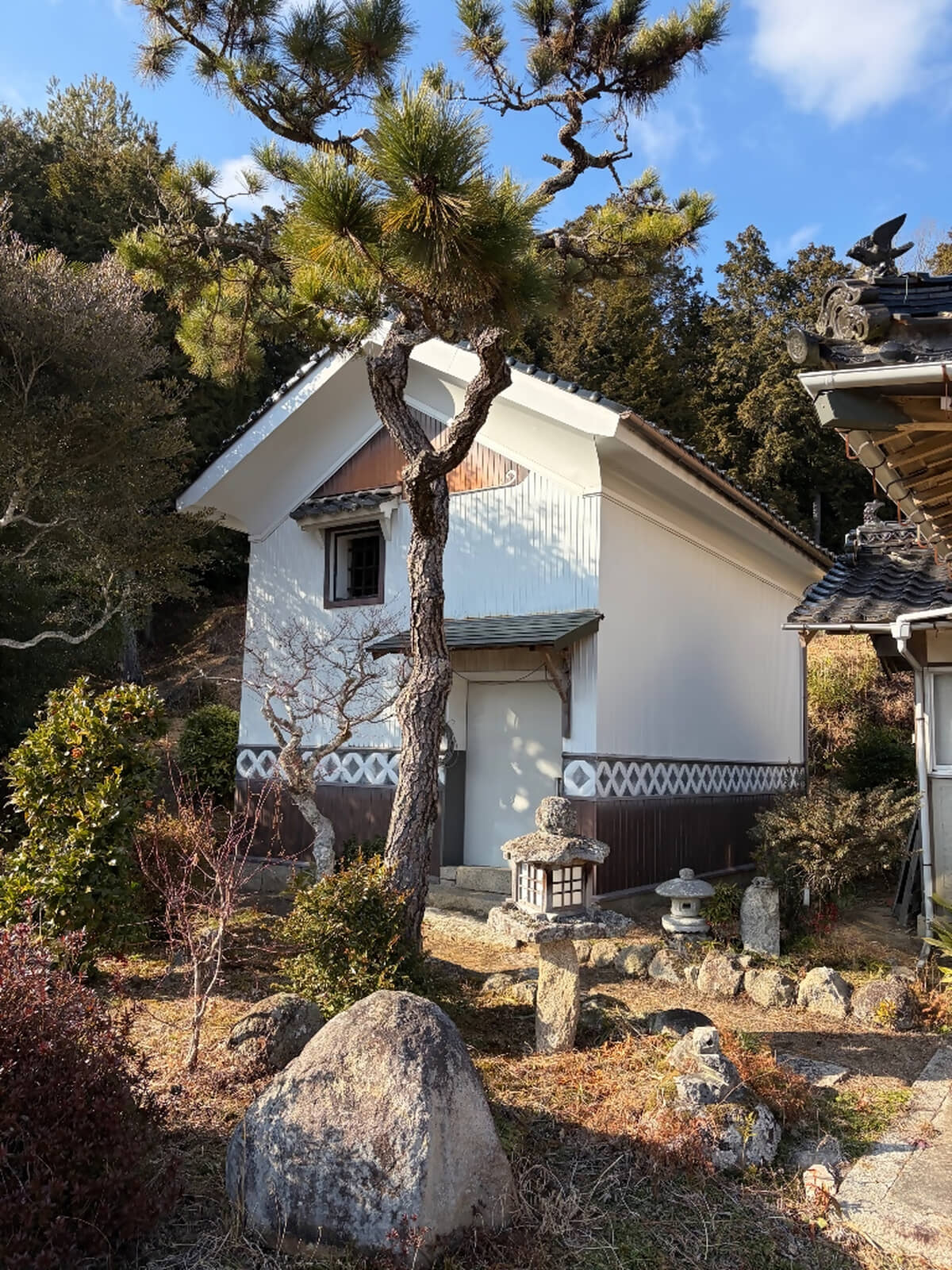 1970s wood house on a large plot in Hiroshima