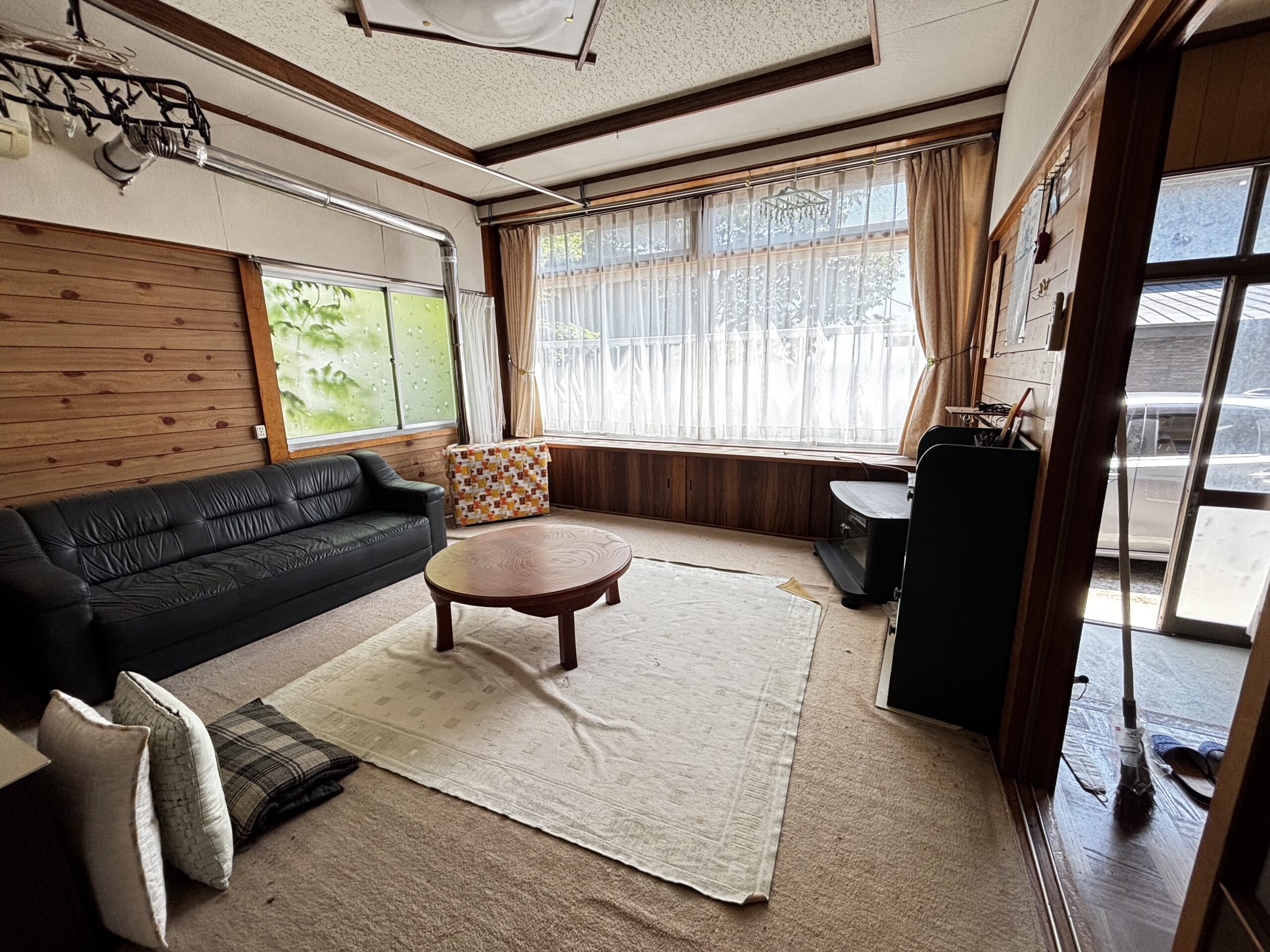 1970s wood house on a large plot in Akita