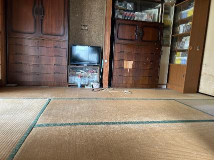1960s wood house on a large plot in Tochigi