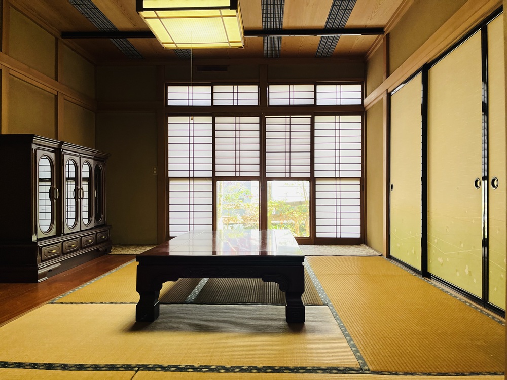 1980s wood house, 9-min walk to station, Iwate
