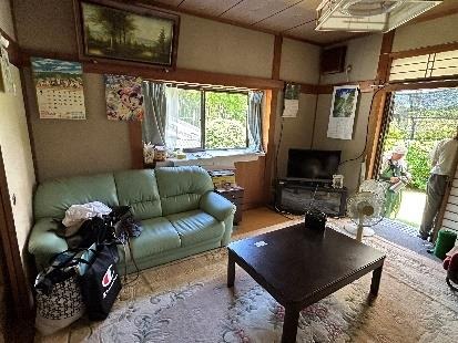 1980s wood house on a large plot in Nagano, Satsuma