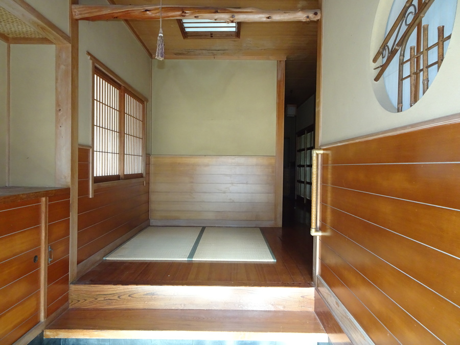 1980s wood house, 18-min walk to station, Shimane