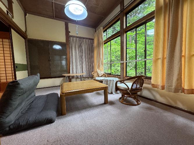 1950s wood house on a large plot in Tokamachi, Niigata