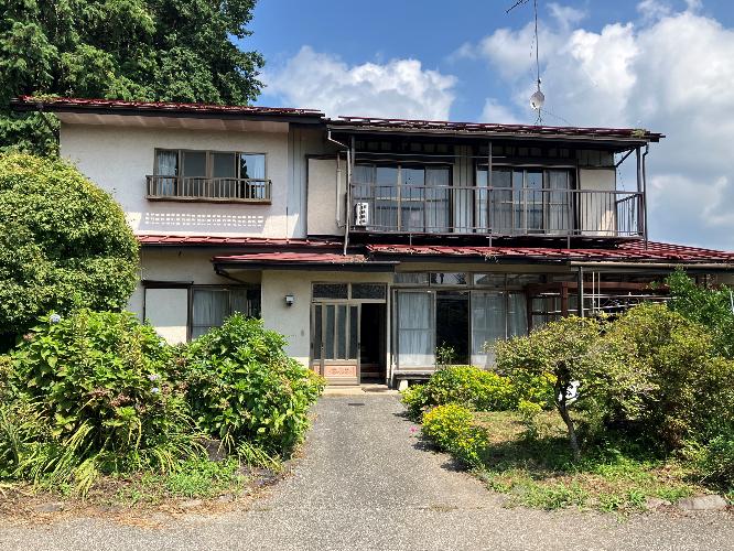 1970s wood house on a large plot in Tochigi