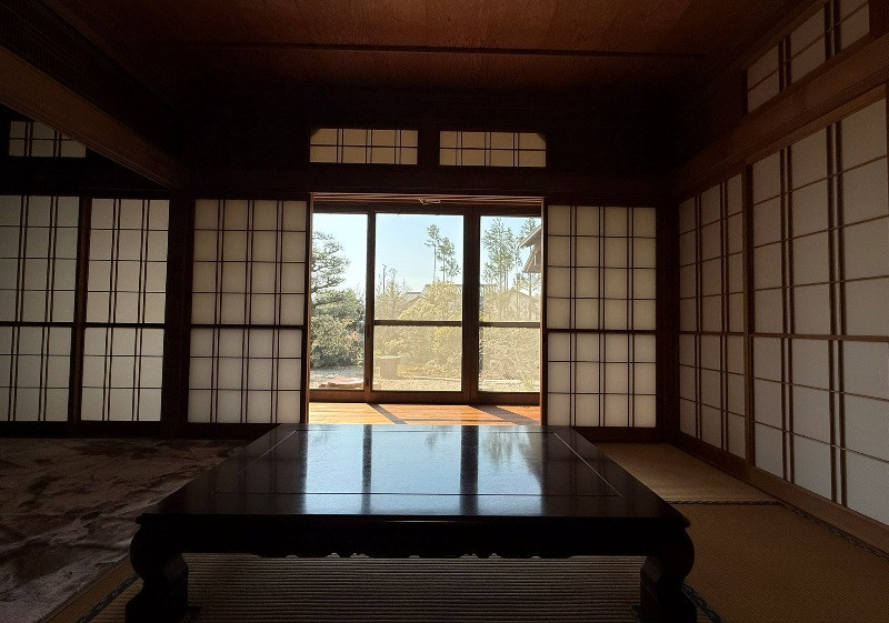 Farmland, office, and storage with spacious traditional home, for creative pursuits