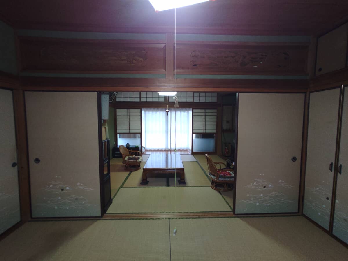 1980s wood house on a large plot in Hiroshima