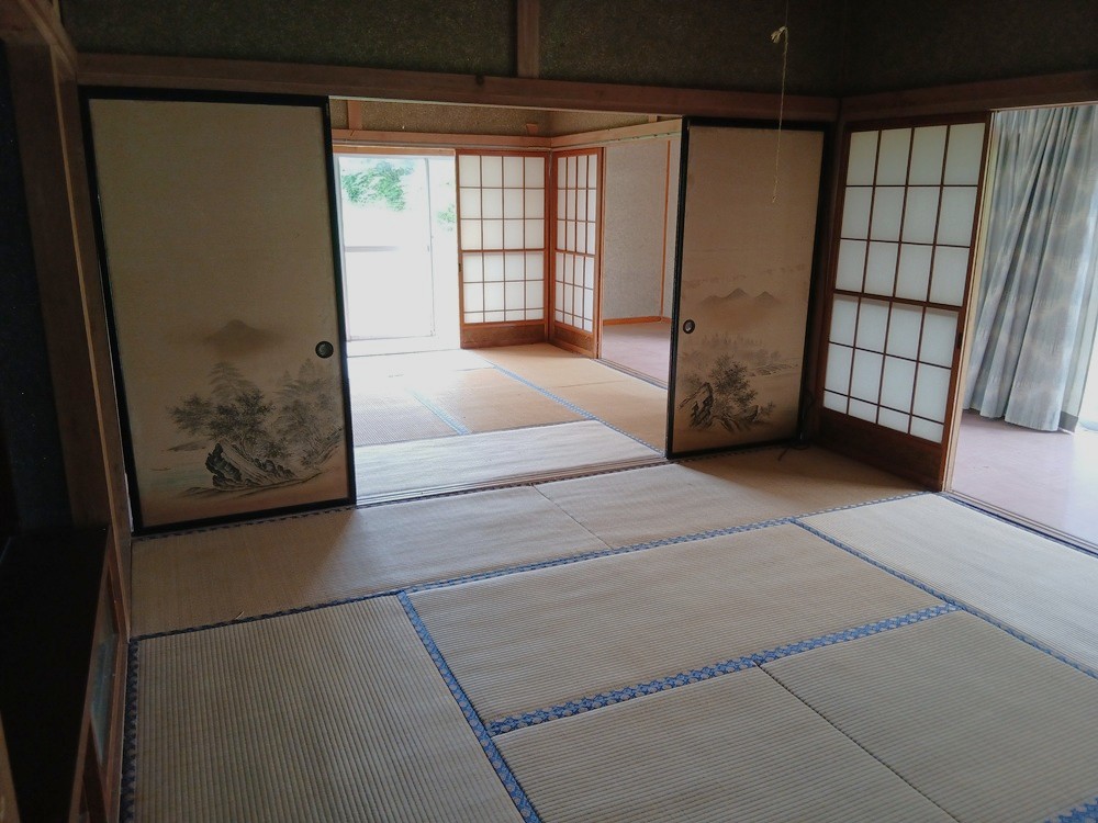 1960s wood house, 11-min walk to station, Iwate
