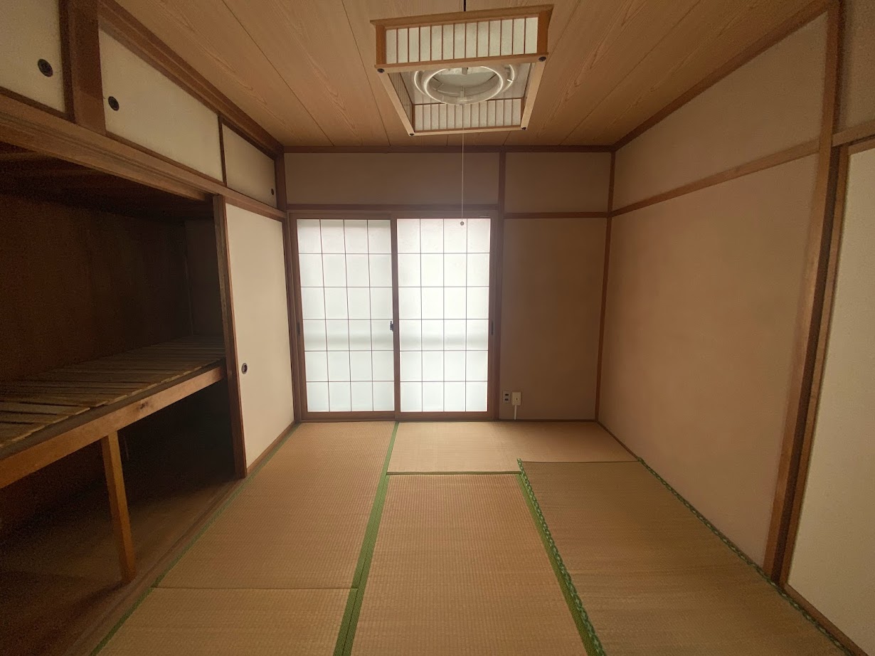 1970s wood house, 10-min walk to station, Toyama