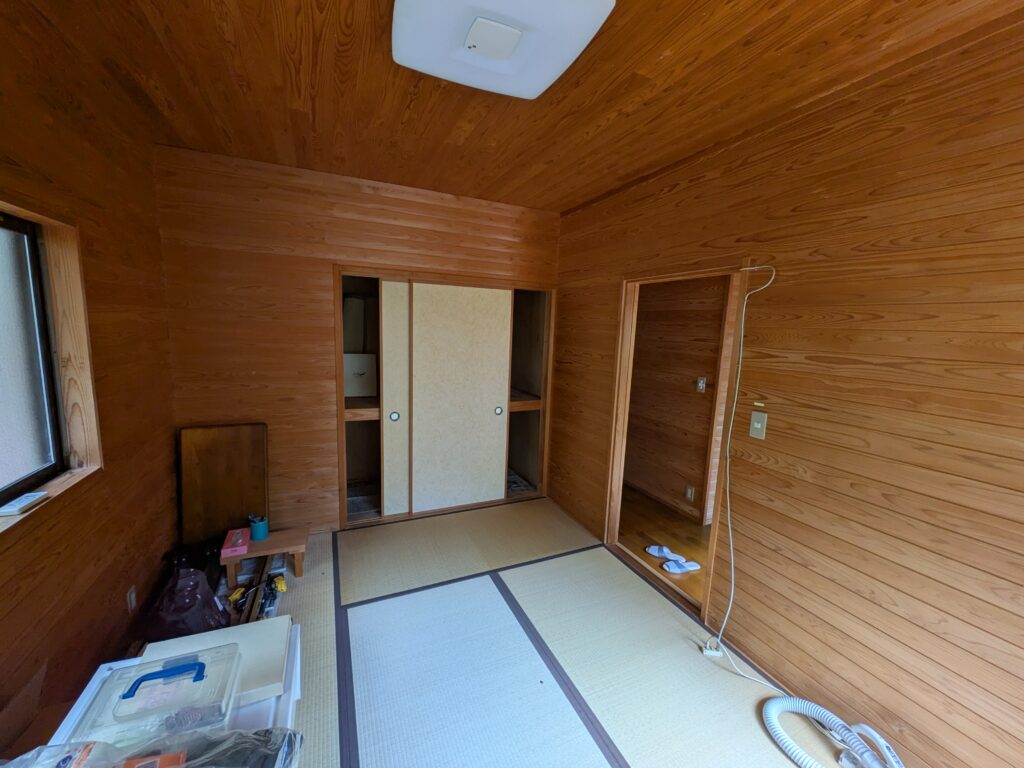 2000s wood house on a large plot in Nara