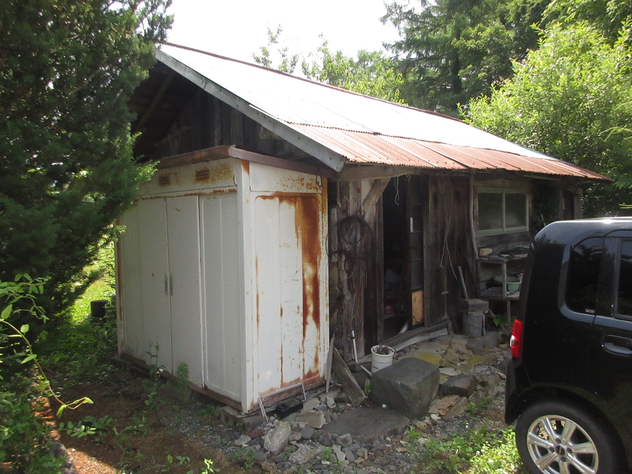 1980s wood house on a large plot in Iwate