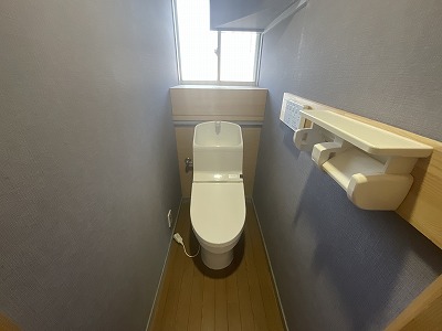 7LDK with Renovated Plumbing! Second Floor Building Also Available for Rental!