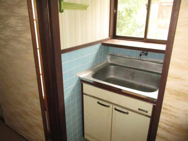 1960s wood house, 17-min walk to station, Okayama