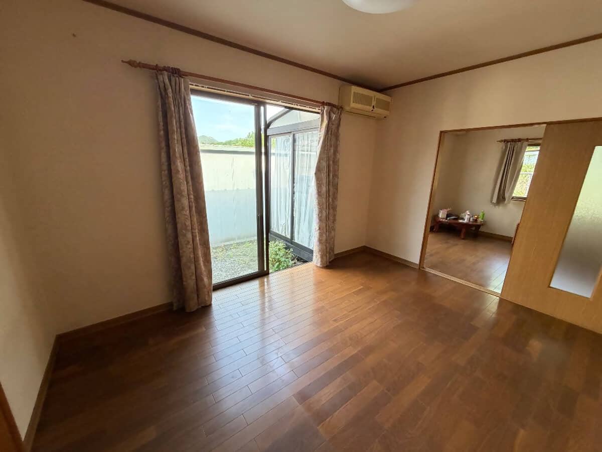 1990s wood house in Hiroshima