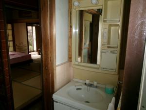 1970s wood house, 19-min walk to station, Gunma