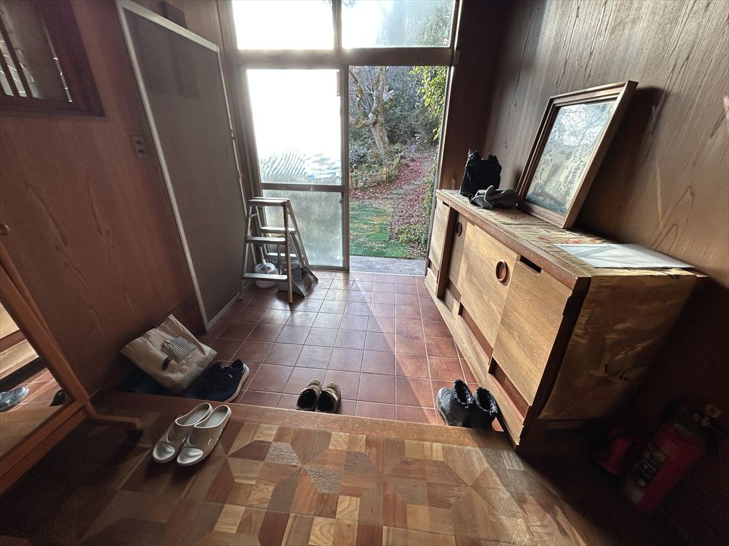 1970s steel-frame house, 15-min walk to station, Mie